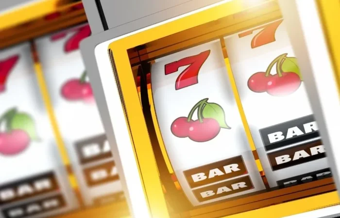 老虎機轉輪符號示意圖，顯示經典水果與 BAR 組合